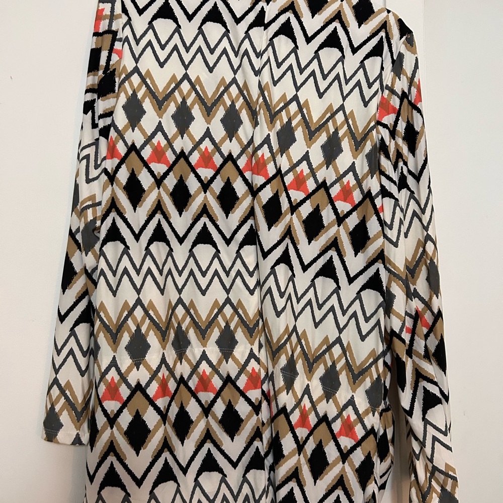 Chic Geometric Patterned Blouse - image 6